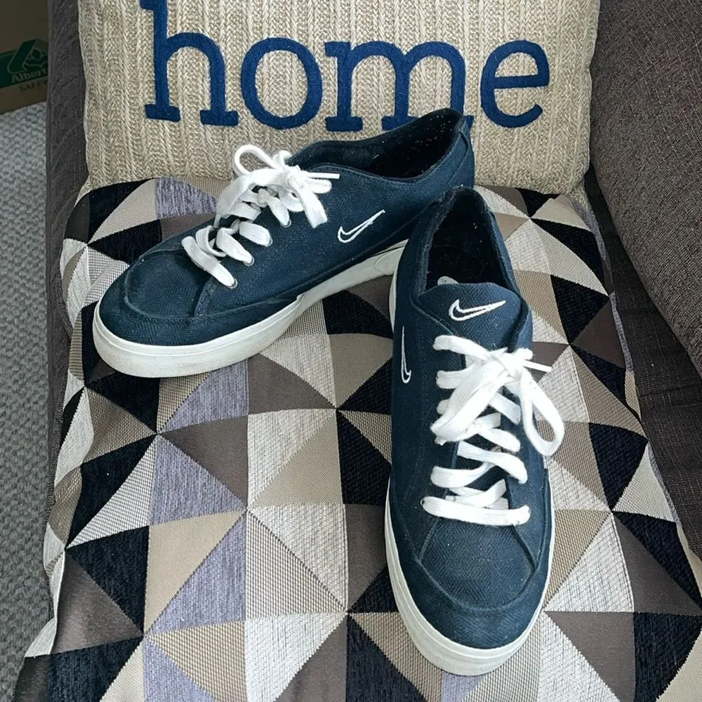 BLACK NIKE CANVAS PLATFORM SHOES WOMEN’S SIZE 11.5/EURO 44
